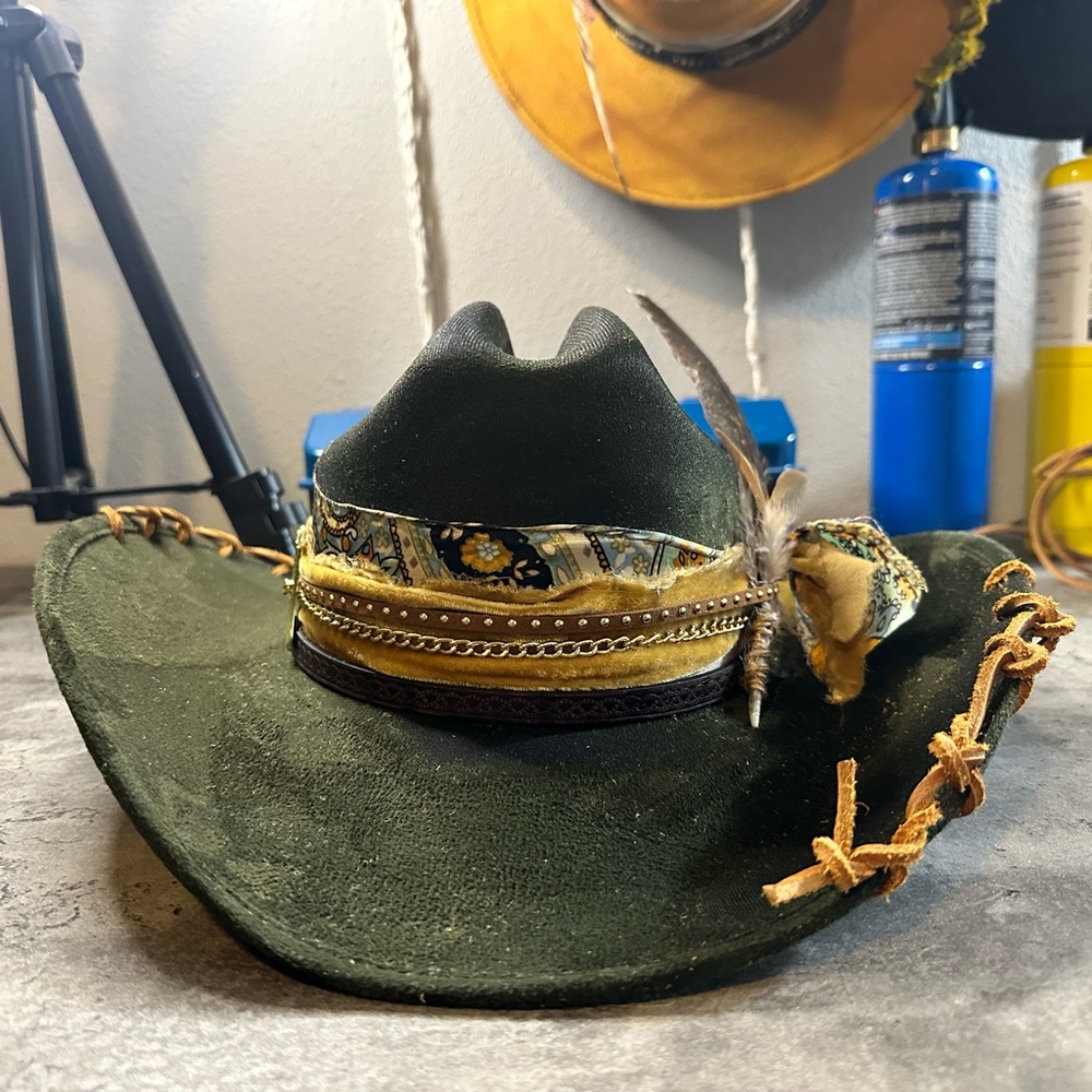 NWT Yellowstone Cowgirl Hat !